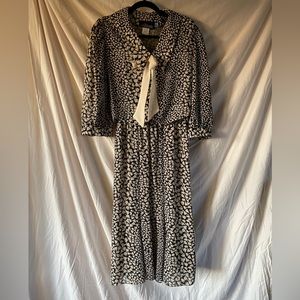 Vintage bow pattern dress